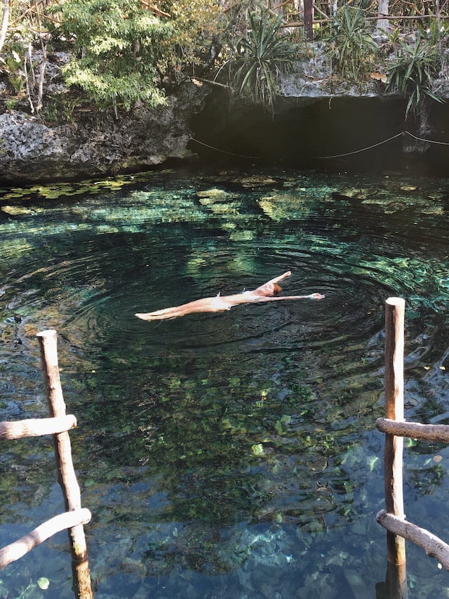 Lee más sobre el artículo Swimming in a cenote
