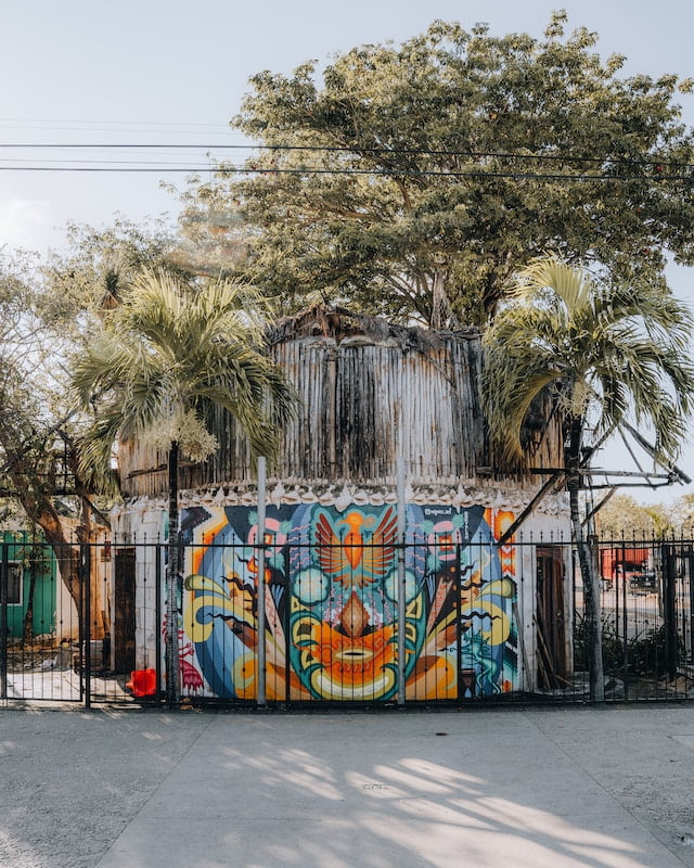 En este momento estás viendo Caminar en el Pueblo Explorar Tulum